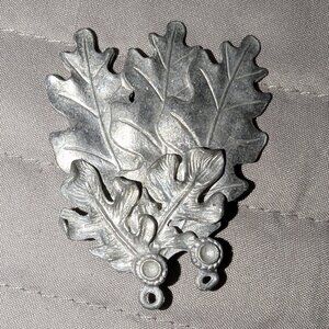 $1 with Bundle ~ Pewter Oak Leaf Brooch 5902